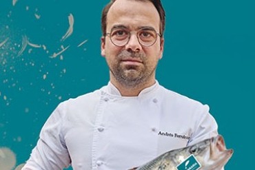 Brasas y garum: así cocina el chef Andrés Fernández la lubina Aquanaria en Six Senses Ibiza