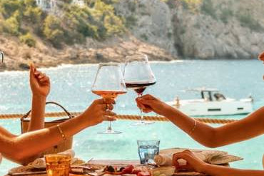 Gran Folies: hedonismo náutico y eventos privados en el corazón de Cala Llamp