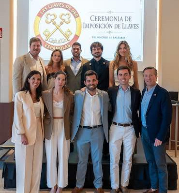 Les Clefs d'Or incorpora a cuatro nuevos miembros en Baleares y reconoce la excelencia de la conserjería hotelera