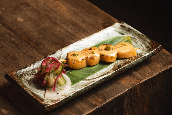 Brocheta de vieira en Kanso, taberna japonesa. Palma de Mallorca