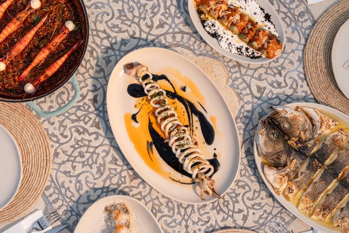 Platos de pescado, arroz. Restaurante The Sea Club