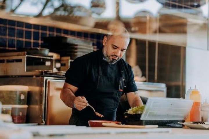 Chef César Luna