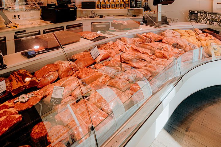 Mostrador de cortes de carne. Carnicería Carnes Diego, Ibiza