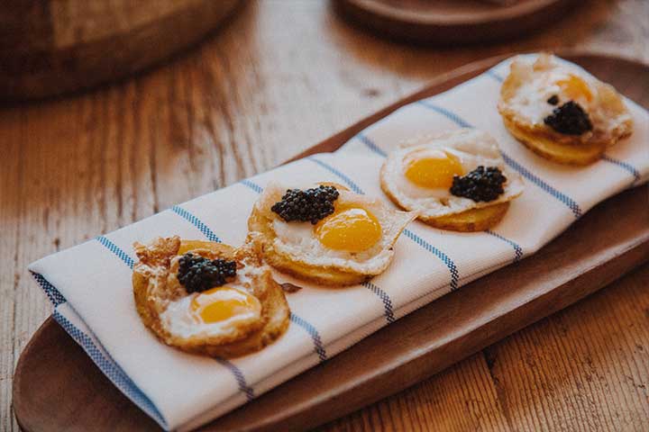 Huevos con caviar. Casa Pacha, Formentera