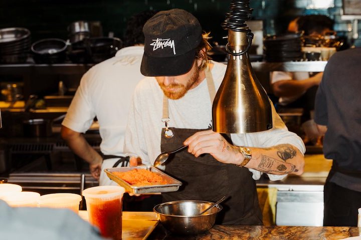 Paul Delrez preparando una de sus recetas gastronómicas