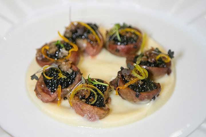 Riñones de cordero a la parrilla con caviar perse y apionabo. Restaurante Lillas Pastia