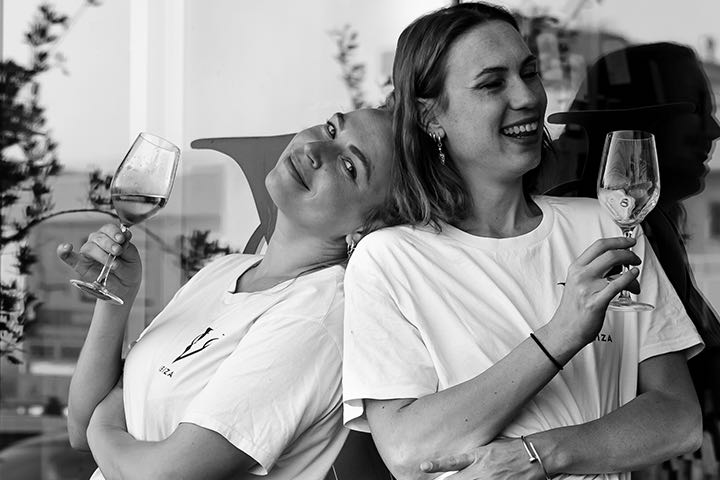 Rosa y Bette. Vino & Co