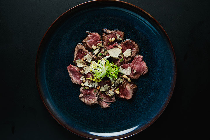 Tataki de fassona con salsa IT y trufa