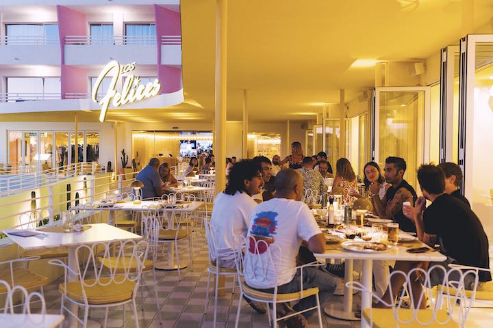 Bambola di Grosso Napoletano terrace