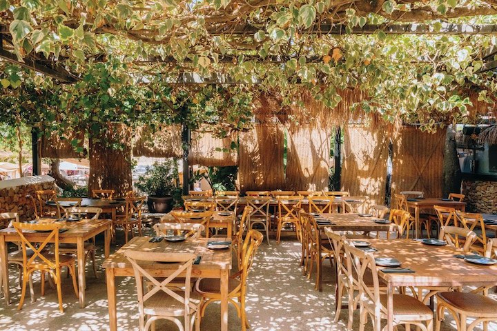 Terraza restaurante Palo Santo Ibiza