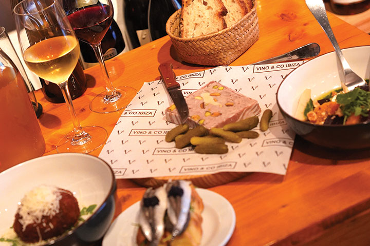 Una propuesta desenfadada para celebrar el final del año en Vino & Co Bistró. Ibiza