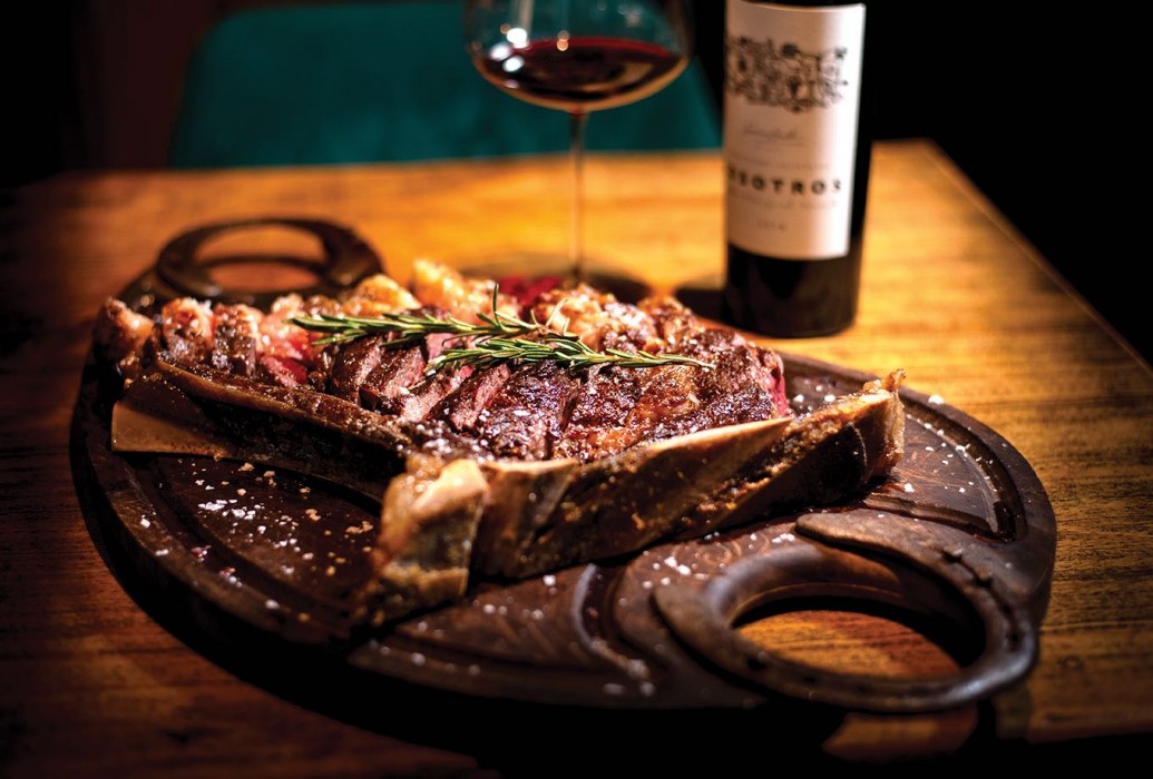 Chuletón madurado a la brasa. Restaurante Masa Madre, Palma de Mallorca Chuletón madurado a la brasa. Restaurante Masa Madre, Palma de Mallorca
