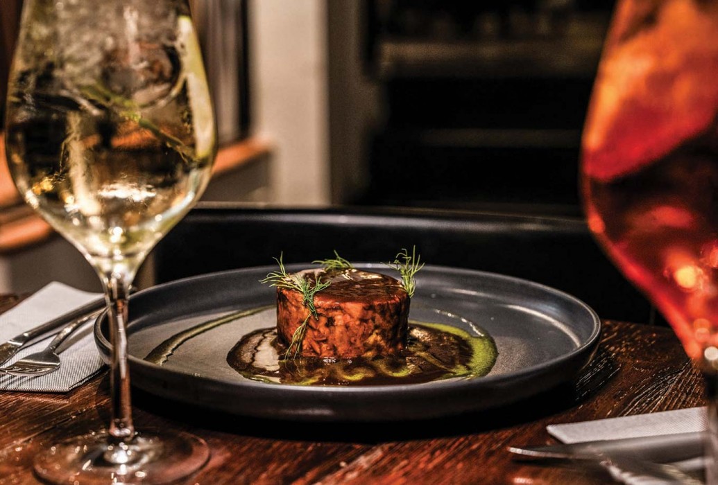 Cordero cocinado a baja temperatura en su propio jugo y aceite de menta. Restaurante Koa, Palma de Mallorca Cordero cocinado a baja temperatura en su propio jugo y aceite de menta. Restaurante Koa, Palma de Mallorca