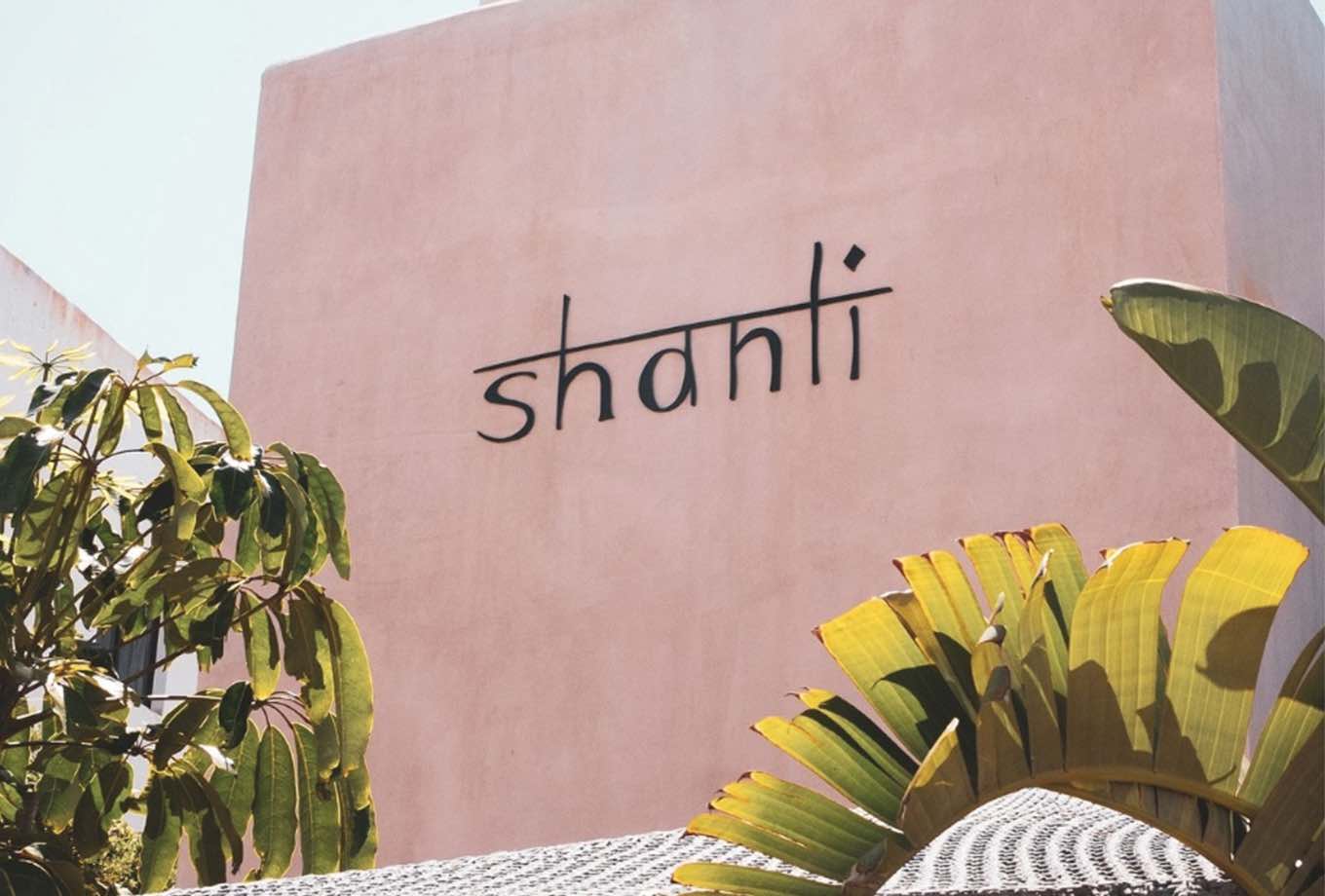 Logo en fachada del restaurante Shanti
