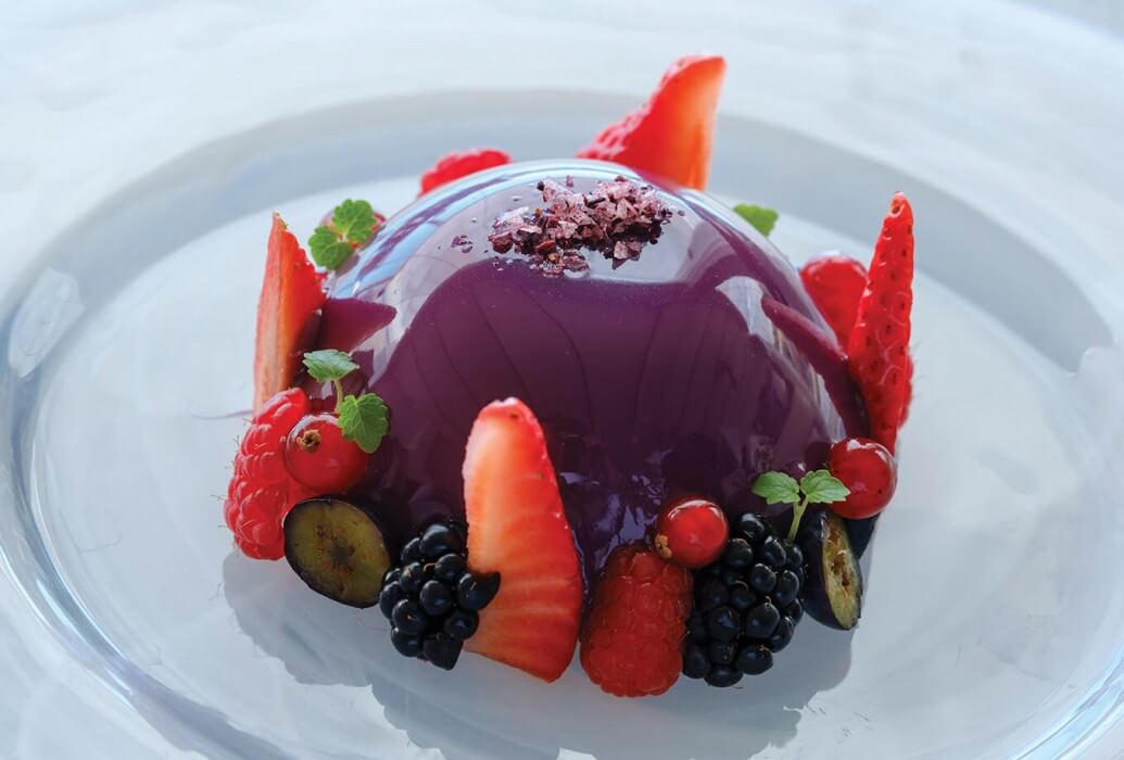 Postre de chocolate con frutos rojos. Restaurante Amante Ibiza