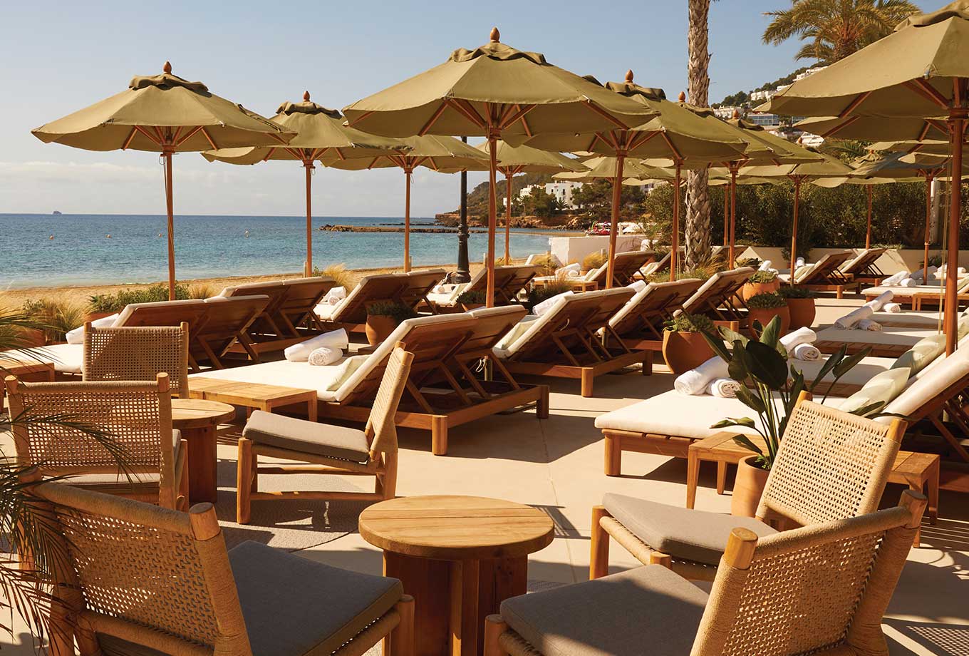 Hamacas. Yellow Fish Beach Club, Ibiza Hamacas. Yellow Fish Beach Club, Ibiza
