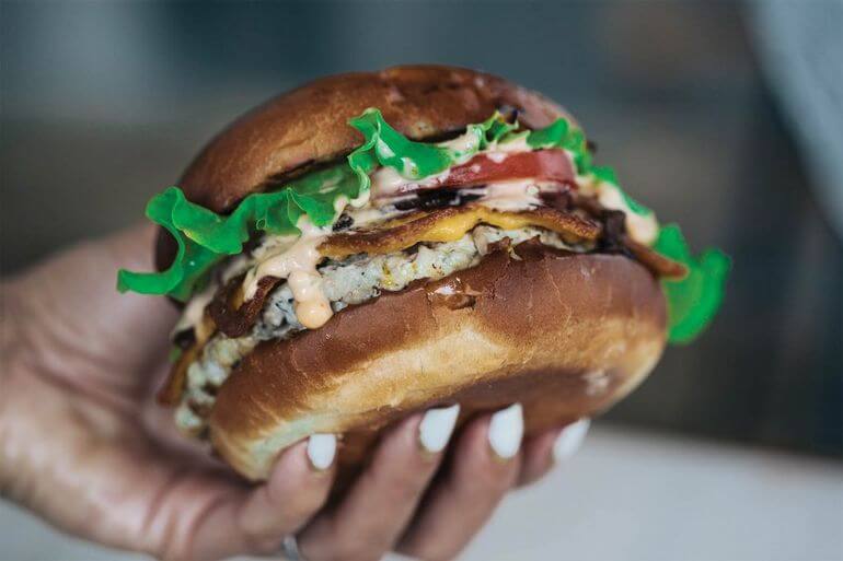 Hamburguesa en restaurante Ground Burger, Lisboa