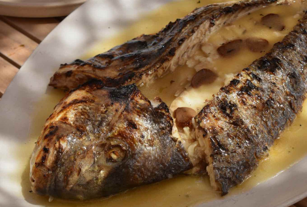 Pescado a la brasa con pil pil en Restaurante Es Fumeral, Ibiza