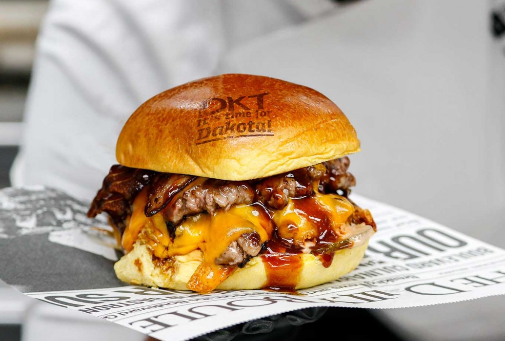 Smash Burger. Dakota Tex Mex Restaurant, Mallorca Smash Burger. Dakota Tex Mex Restaurant, Mallorca