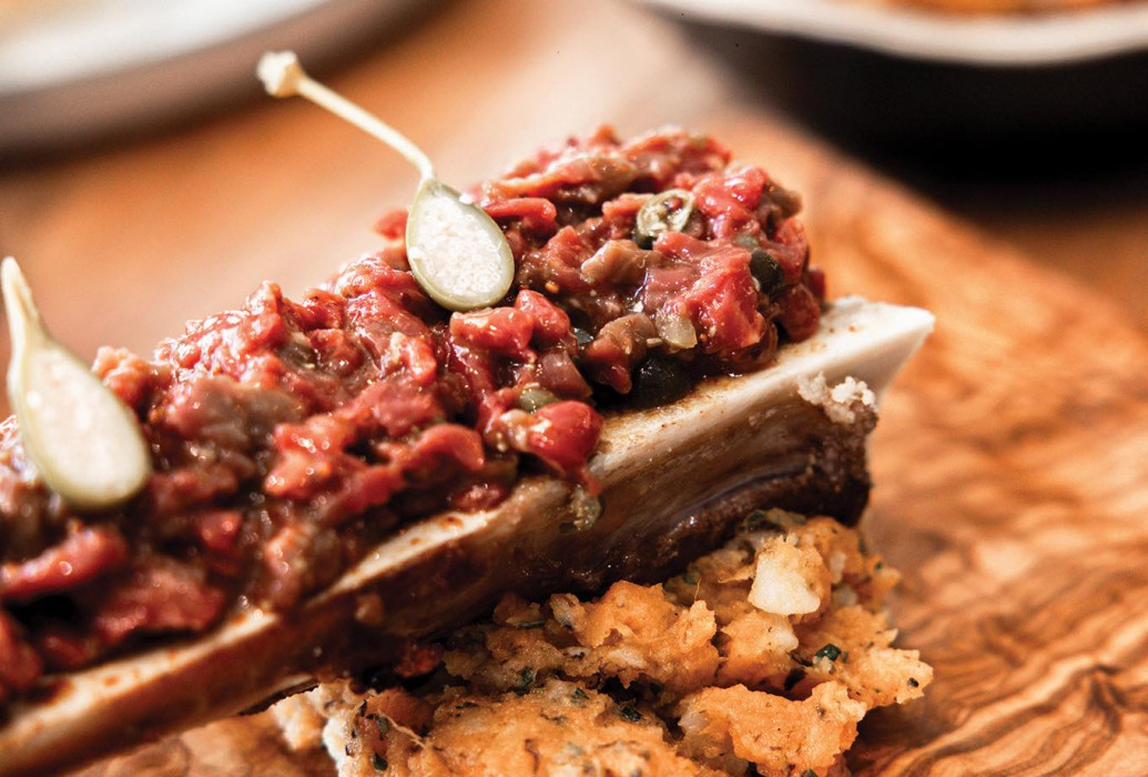 Steak tartare with caramelized bone marrow and truffle sweet potato. Boka Bodega Gastronómica. Ibiza ciudad