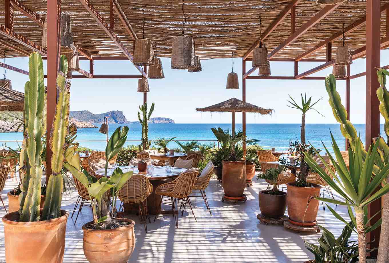 Restaurante Atzaró Beach. Ibiza