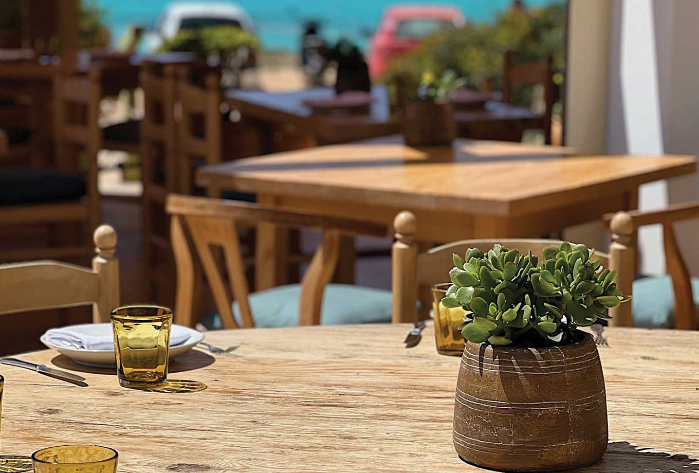 Es Còdol Foradat restaurant terrace. Formentera Es Còdol Foradat restaurant terrace. Formentera